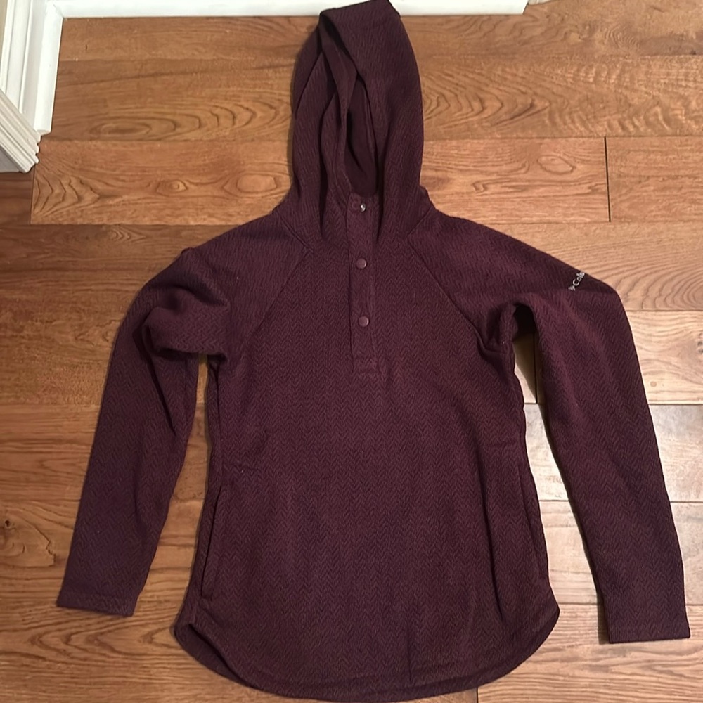 Columbia women’s fleece. Maroon button down with hood. Gently used